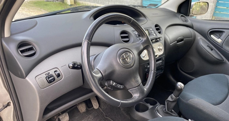Toyota Yaris cena 12950 przebieg: 136300, rok produkcji 2004 z Warszawa małe 191